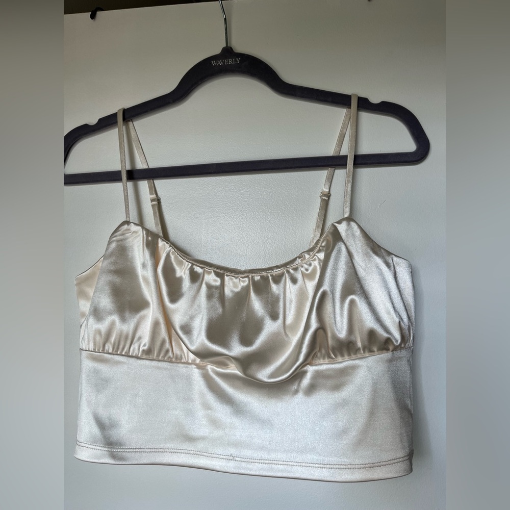 H&M DIVIDED crop top